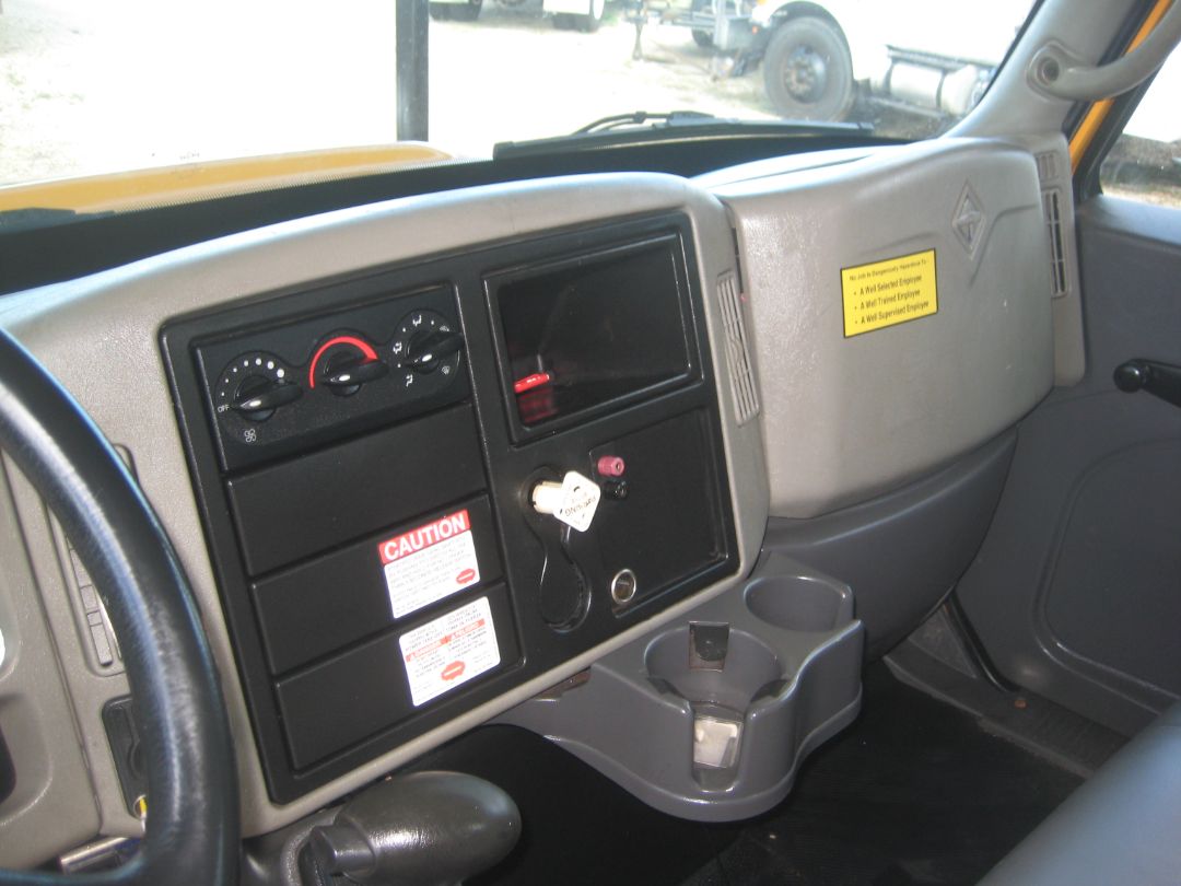 2011 INTERNATIONAL DuraStar 4300 - Image 8